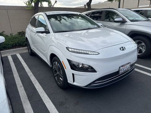 Used 2023 Hyundai Kona SE image 4