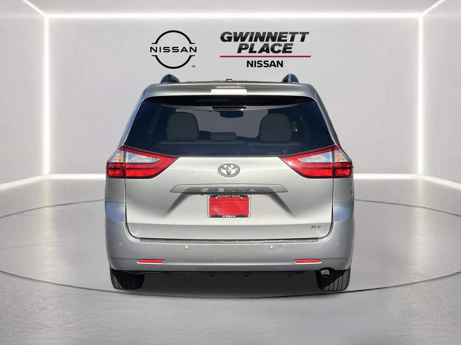 Used 2016 Toyota Sienna XLE w/ XLE Navigation Package FWD image 25