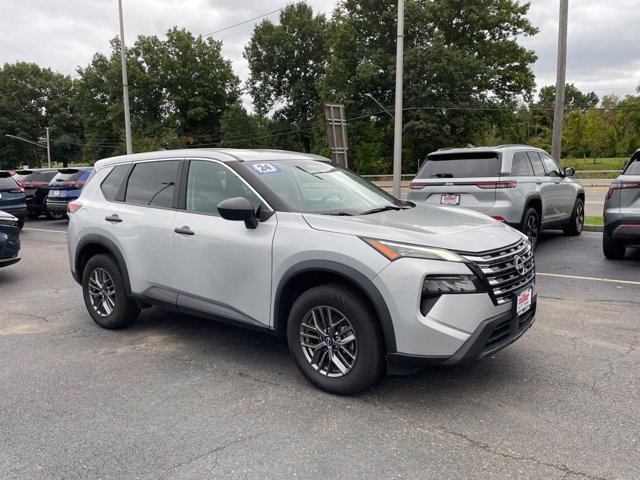 Used 2024 Nissan Rogue S AWD/4WD image 2