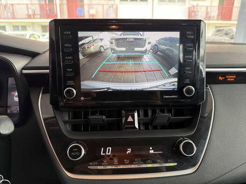 Used 2022 Toyota Corolla LE FWD image 17