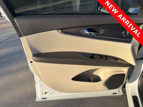 Used 2020 Lincoln Nautilus Reserve w/ Equipment Group 201A image 8