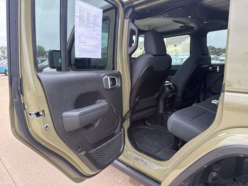 Used 2025 Jeep Wrangler Unlimited Rubicon w/ Convenience Group AWD/4WD image 17