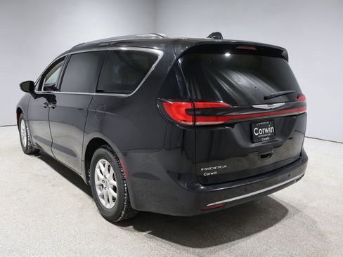 Certified 2022 Chrysler Pacifica Touring-L image 5