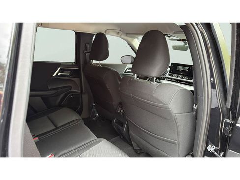 Used 2026 Mitsubishi Outlander ES FWD image 18