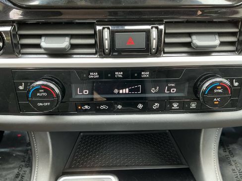 Used 2025 Nissan Pathfinder SV AWD/4WD image 22