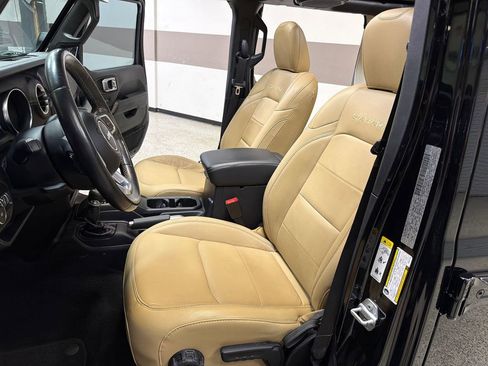 Used 2019 Jeep Wrangler Unlimited Sahara AWD/4WD image 25