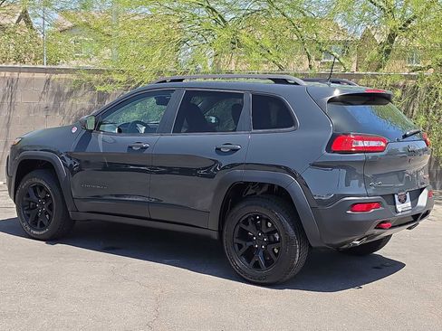 Used 2017 Jeep Cherokee Trailhawk w/ Cold Weather Group AWD/4WD image 6