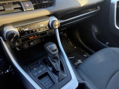 Used 2019 Toyota RAV4 LE image 13