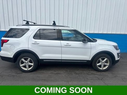 Used 2017 Ford Explorer XLT AWD/4WD image 1