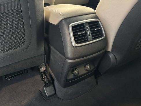 Used 2019 Kia Sorento AWD V6 image 27