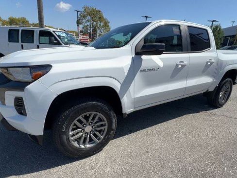 Used 2024 Chevrolet Colorado LT w/ LT Convenience Package image 4