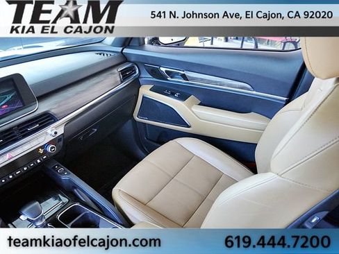 Certified 2022 Kia Telluride SX w/ Towing Package FWD image 27
