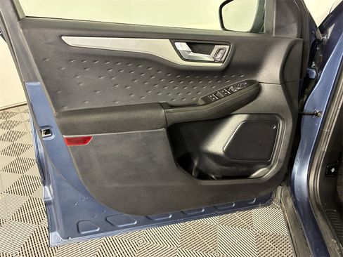 Used 2020 Ford Escape SE image 18