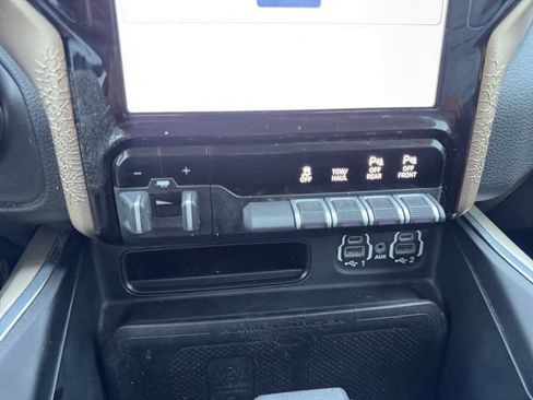 Used 2022 RAM 1500 Laramie AWD/4WD image 16