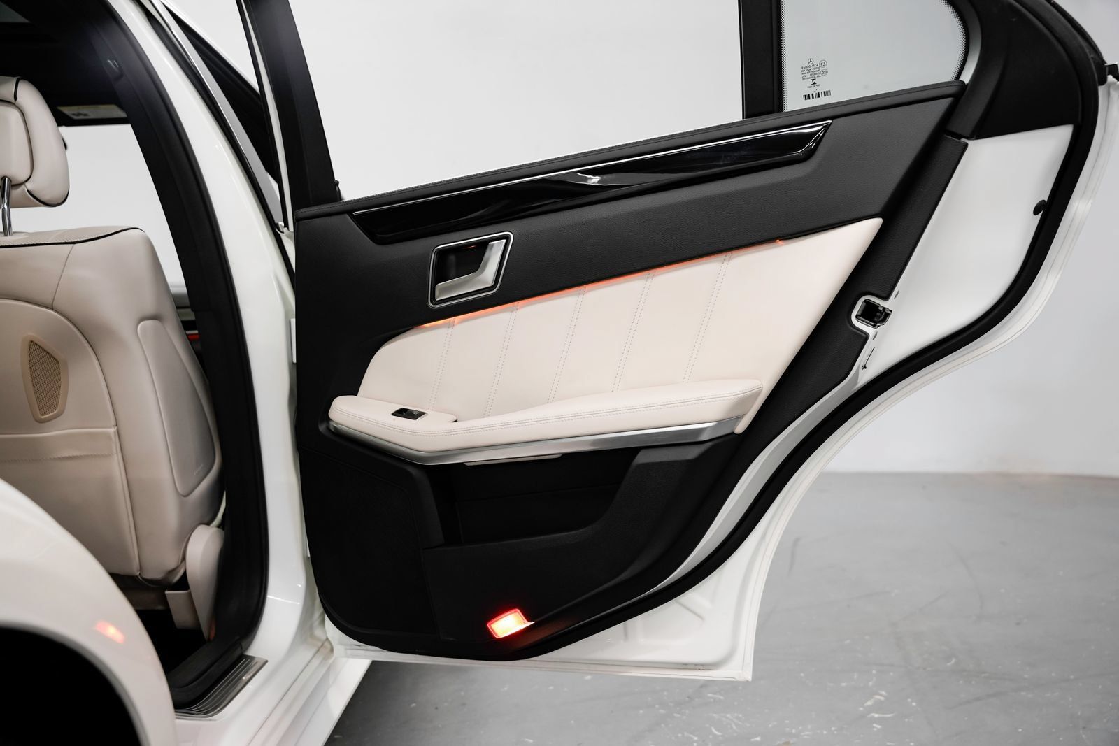 Used 2015 Mercedes-Benz E 400 Sedan image 28