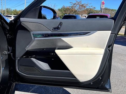 Certified 2023 BMW 740i w/ Executive Package image 28