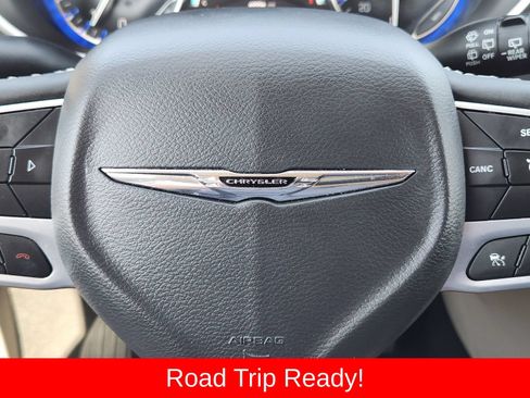 Used 2024 Chrysler Pacifica Touring-L FWD image 36