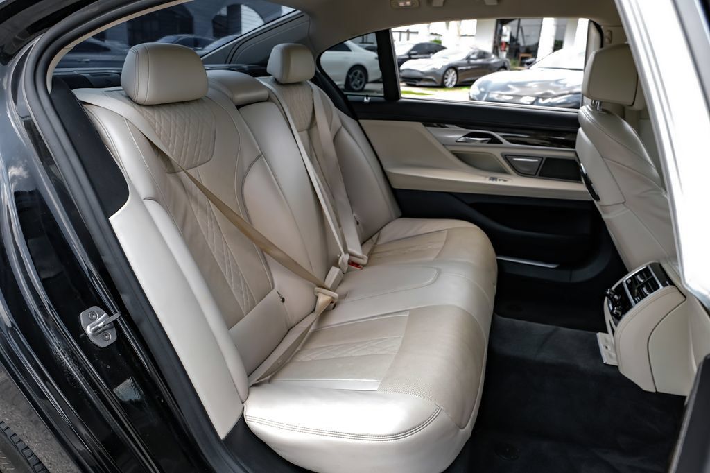 Used 2018 BMW 740i RWD image 32