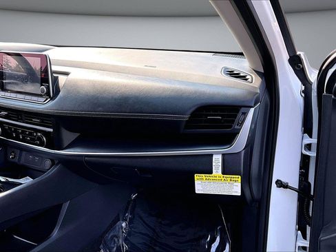 Used 2025 Nissan Rogue S AWD/4WD image 27