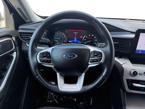 Used 2023 Ford Explorer XLT image 12