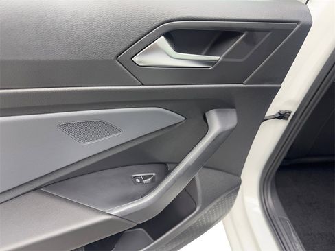 Used 2025 Volkswagen Jetta SE w/ Sunroof Package image 38