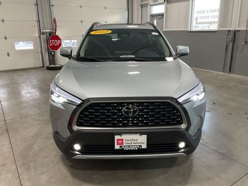 Used 2023 Toyota Corolla Cross XLE image 2