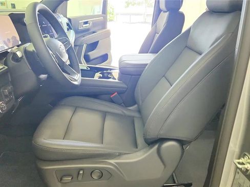 New 2026 Chevrolet Suburban Z71 w/ Comfort Package AWD/4WD image 23