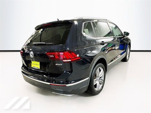 Used 2020 Volkswagen Tiguan SEL w/ Tiguan Two-Row MDO Package image 5