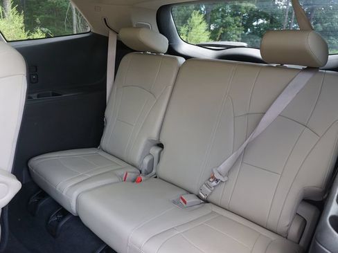 Used 2018 Buick Enclave Premium w/ Experience Buick Package FWD image 16