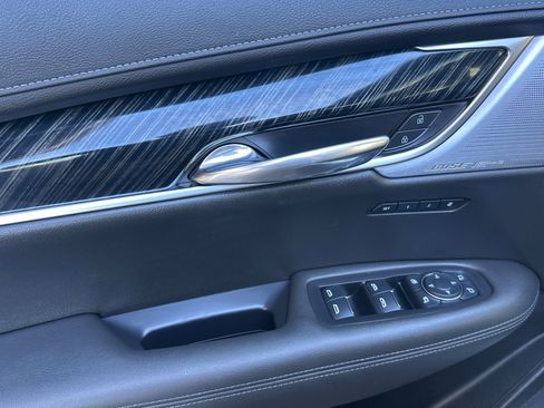 Certified 2024 Cadillac XT6 Premium Luxury image 11