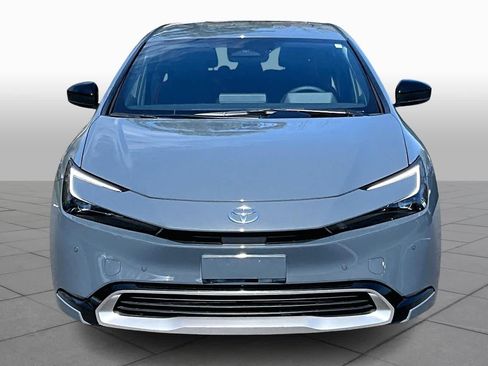 Used 2025 Toyota Prius Plug-In Hybrid image 3