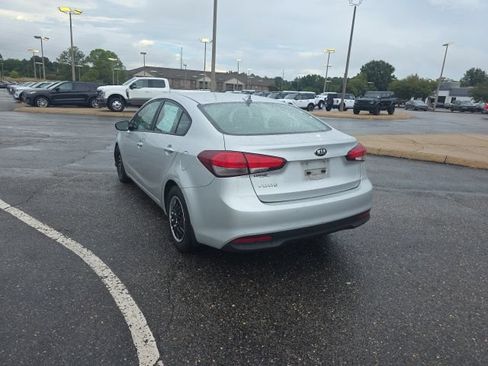 Used 2017 Kia Forte LX FWD image 5
