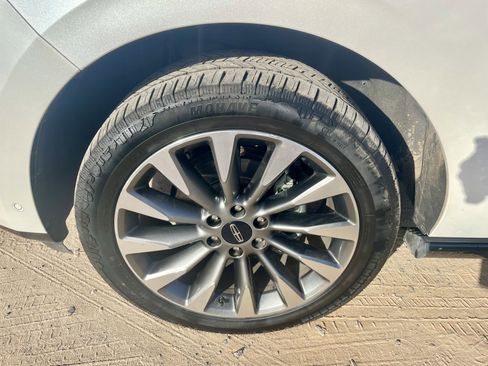 Used 2019 Lincoln Navigator Select w/ Technology Package RWD image 9