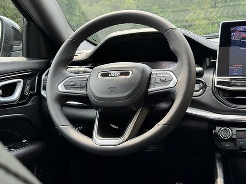 Used 2023 Jeep Compass High Altitude AWD/4WD image 12