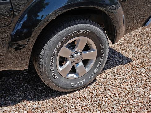 Used 2012 Nissan Frontier SV RWD image 3