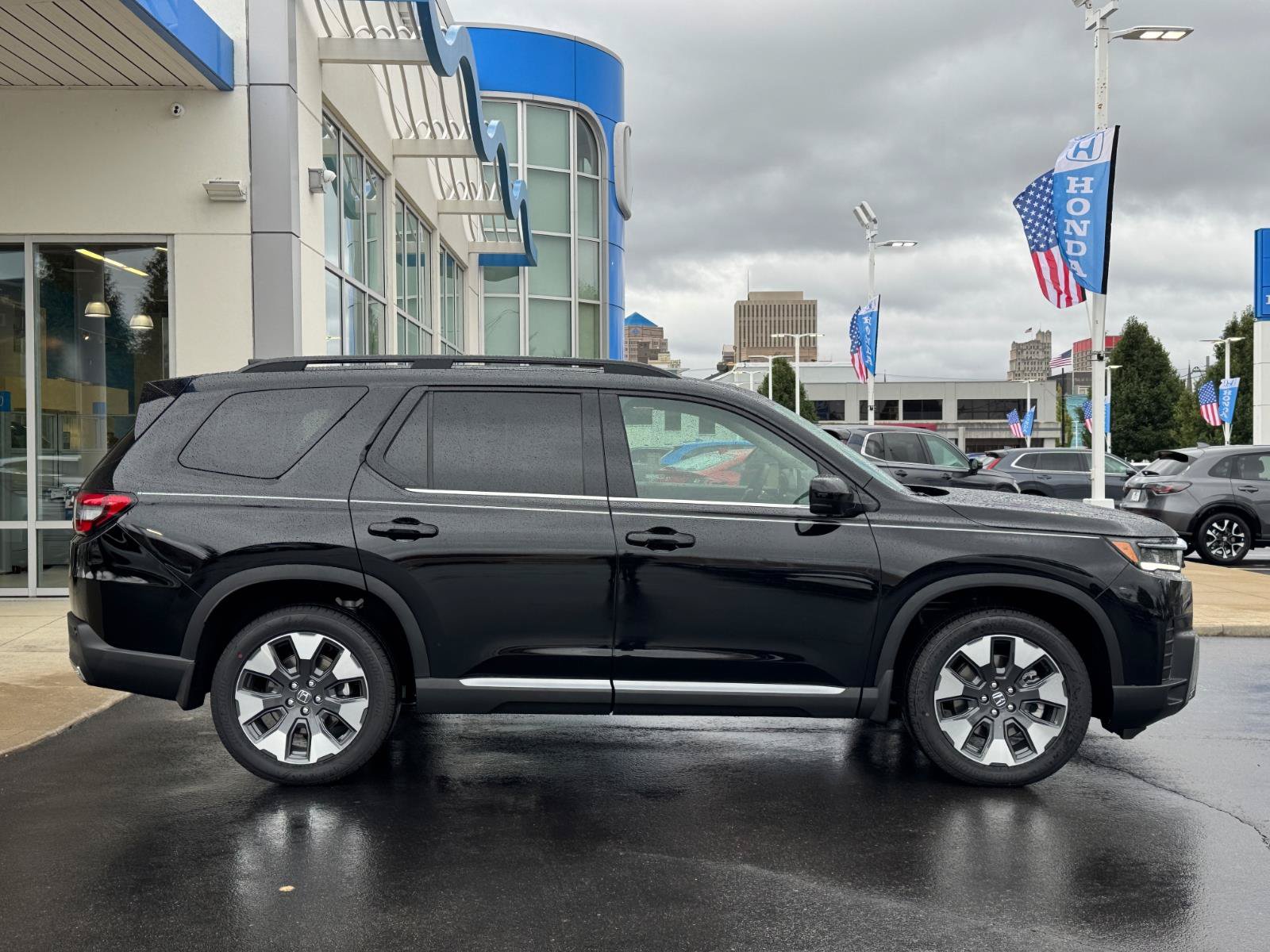 New 2026 Honda Pilot Elite image 2