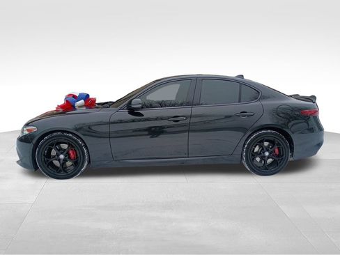 Used 2017 Alfa Romeo Giulia AWD image 2