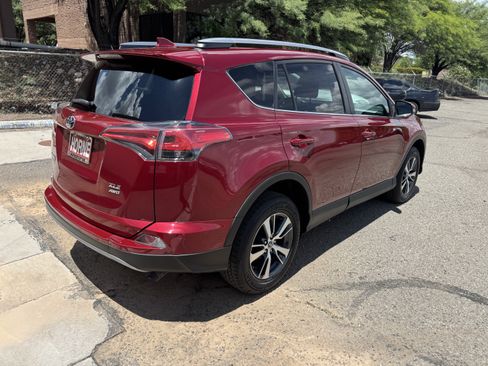 Used 2018 Toyota RAV4 XLE AWD/4WD image 8