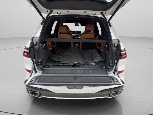 Used 2027 BMW X7 xDrive40i w/ M Sport Package AWD/4WD image 9