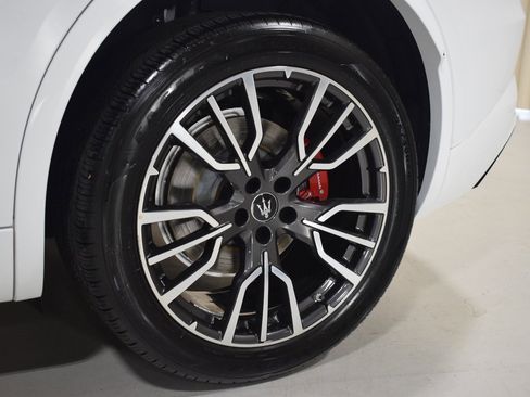 Certified 2023 Maserati Grecale Modena image 6