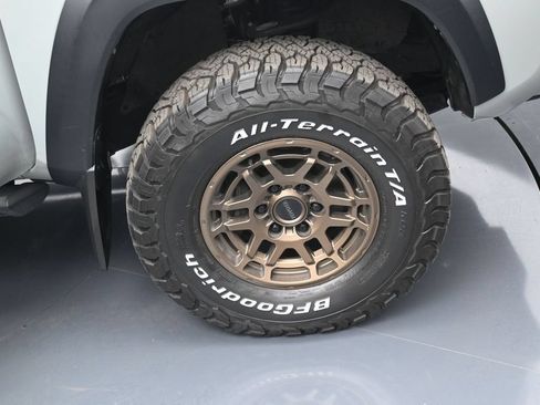 Certified 2022 Toyota Tacoma SR5 w/ Trail Edition AWD/4WD image 33