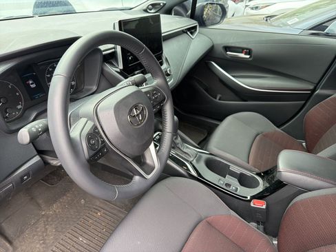 Used 2023 Toyota Corolla SE w/ SE Package image 6