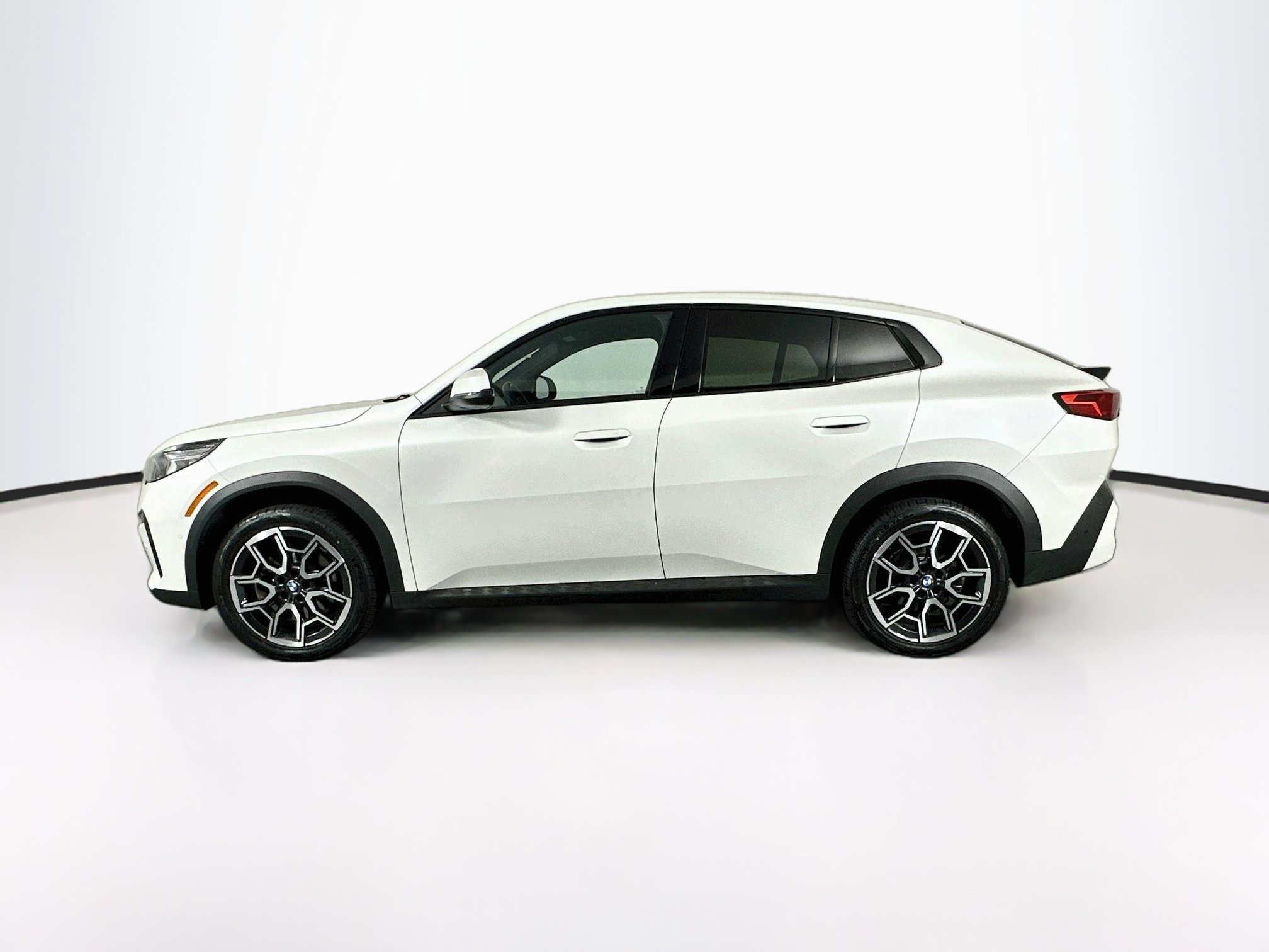 Used 2026 BMW X2 xDrive28i AWD/4WD image 4