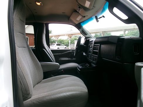 Used 2016 Chevrolet Express 3500 LT w/ LT Preferred Equipment Group RWD image 15