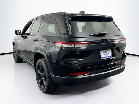 Used 2023 Jeep Grand Cherokee Altitude AWD/4WD image 7
