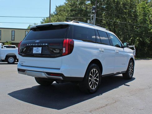Used 2025 Ford Expedition Platinum AWD/4WD image 14