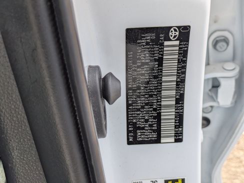Used 2024 Toyota Corolla LE FWD image 30