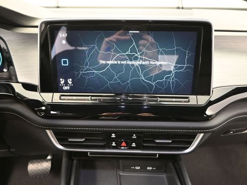 Used 2024 Volkswagen Atlas Cross Sport SE image 31