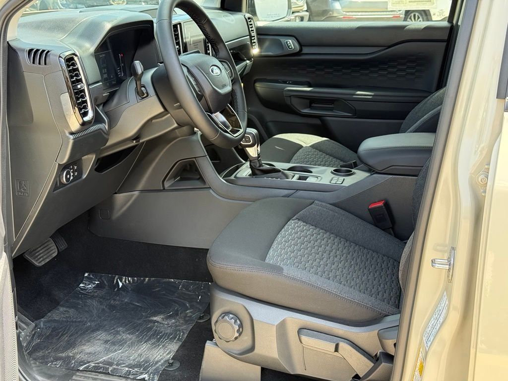 New 2026 Ford Ranger XLT w/ Black Appearance Package RWD image 5