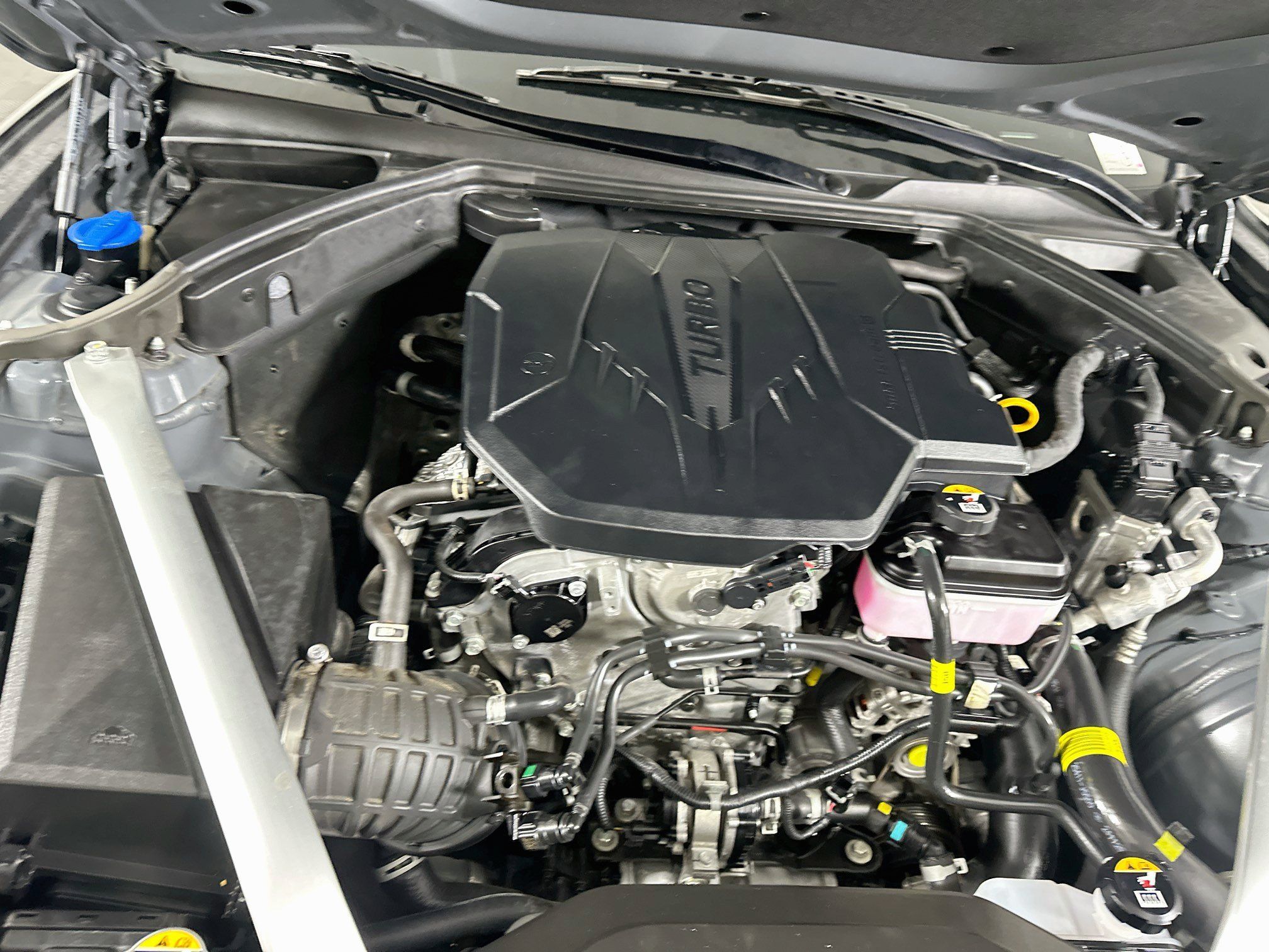 Used 2025 Genesis G70 2.5T RWD image 32